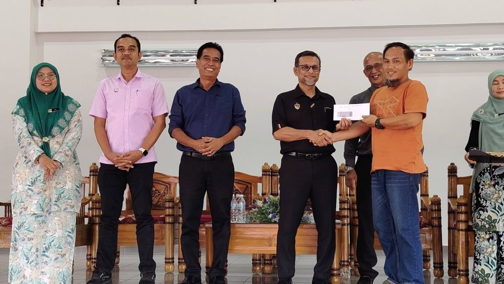 Feda Raja Bantuan Awal Persekolahan RM65,850 disalurkan kepada pelajar SK Felda ...